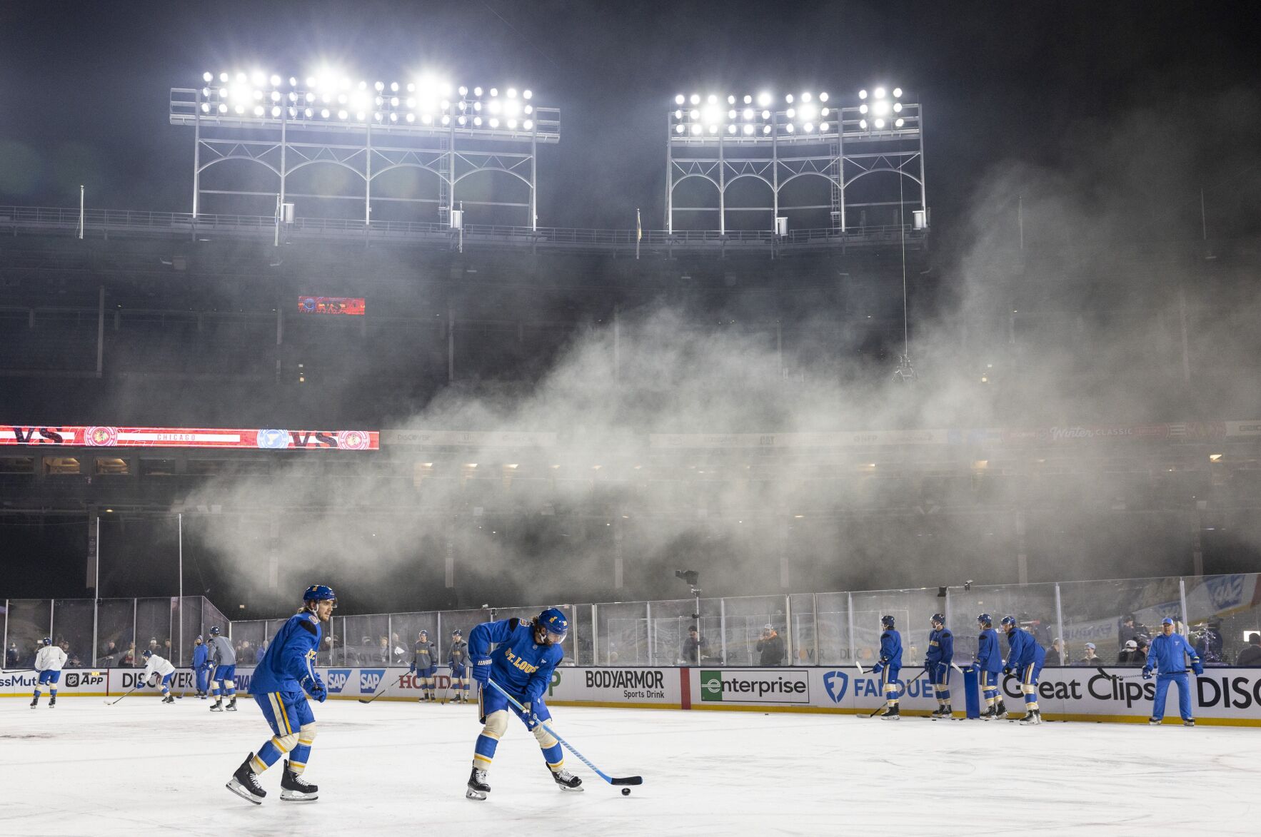 51şÚÁĎ Blues practice ahead of the Winter Classic in Chicago